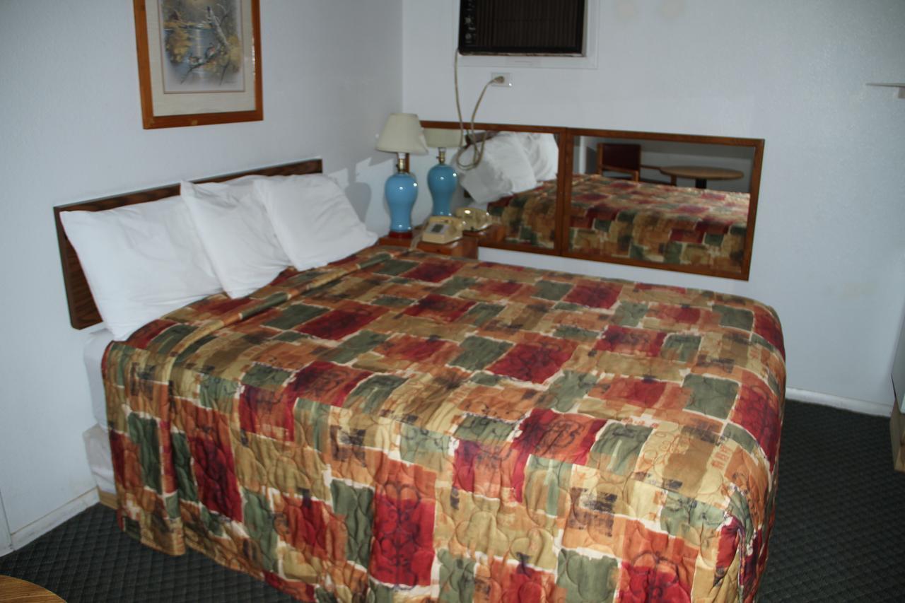 Skyliner Motel Stroud 外观 照片